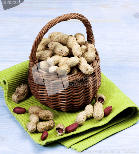 Image of Peanuts with Nutshell