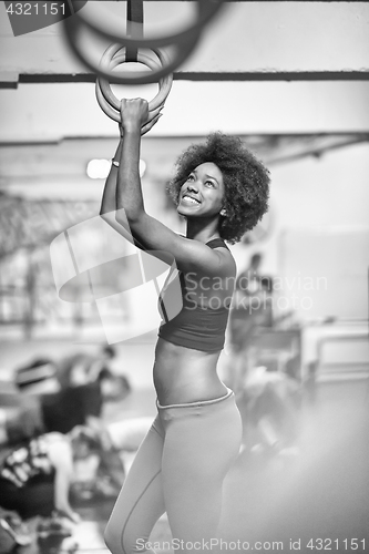 Image of black woman doing dipping exercise