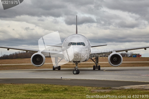 Image of Airliner front view