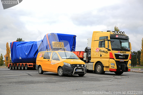 Image of MAN TGX Wide Load Transport and Pilot Vehicle