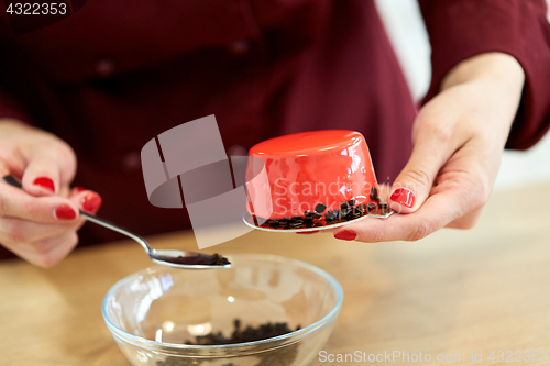 Image of chef decorating mirror glaze cakes at pastry shop