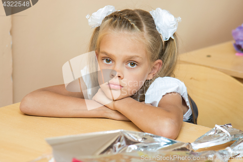 Image of A sad girl at her desk at the lesson of the first of September