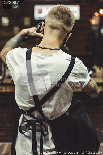 Image of Anonymous barber in process of work