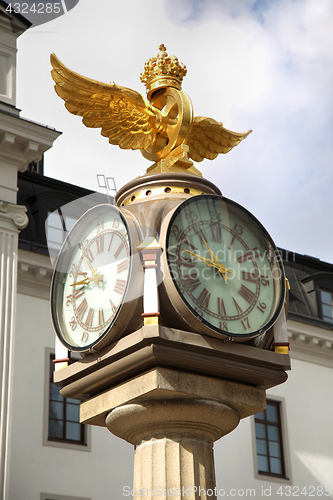 Image of Klocka Central Plan, Clock with Crown next to the central train 