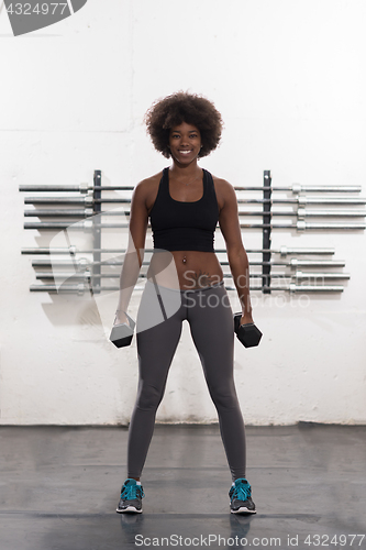 Image of black woman doing bicep curls