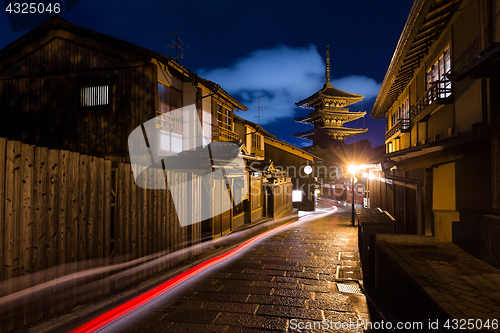 Image of Yasaka Pagoda in Kyoto at night