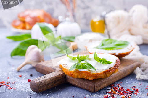 Image of bread with cheese