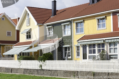 Image of Small wooden house.