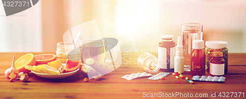 Image of traditional medicine and synthetic drugs