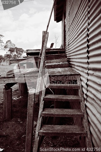 Image of the rickety stairs