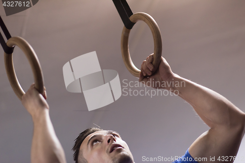 Image of man doing dipping exercise