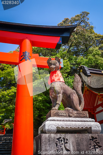 Image of Fox statue at Fushimi Inari Taisha, Kyoto, Japan