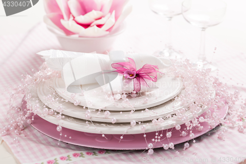 Image of Place setting in pink tone