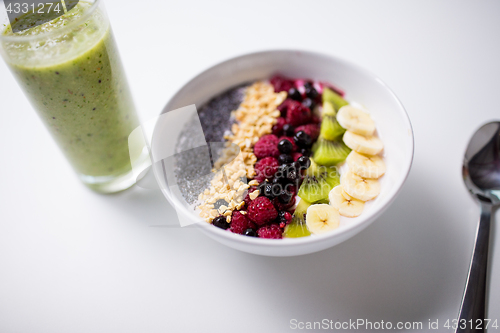 Image of smoothie and bowl of yogurt with fruits and seeds
