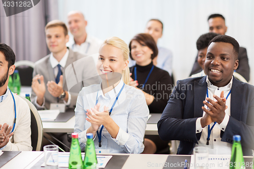 Image of people applauding at business conference
