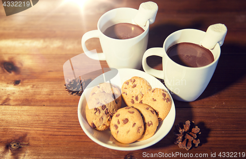 Image of cups of hot chocolate with marshmallow and cookies