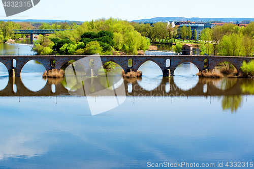 Image of Bridge Puente de Piedra across River Douro in Zamora