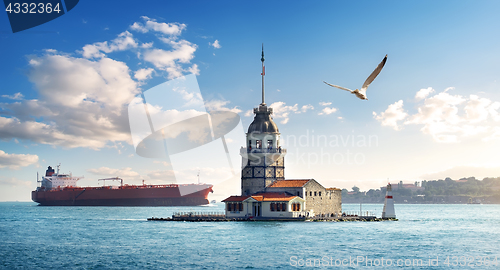 Image of Maiden Tower in Istanbul at day