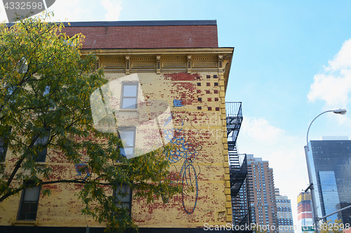 Image of Painted wall of Kiehl\'s building in Hell\'s Kitchen