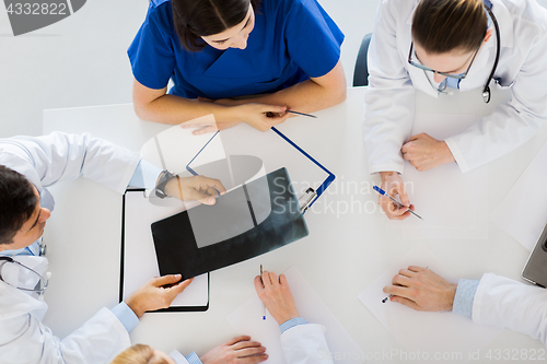 Image of doctors with spine x-ray and clipboards