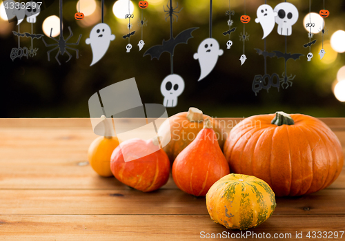 Image of pumpkins and halloween party garland