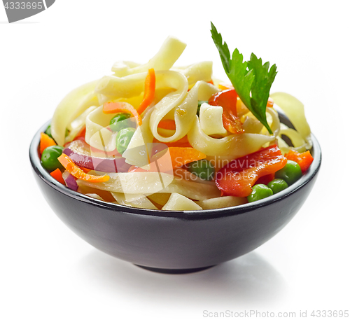 Image of Bowl of egg noodles with vegetables