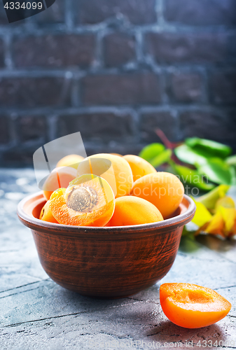 Image of fresh apricots