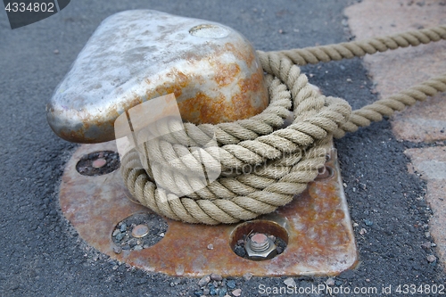 Image of Mooring rope tied on a bitts