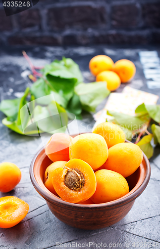 Image of fresh apricots