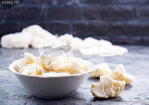 Image of raw cauliflower