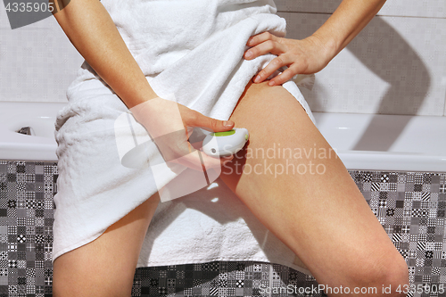 Image of shaves legs by epilator 