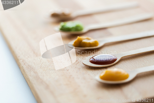 Image of vegetable or fruit puree or baby food in spoons