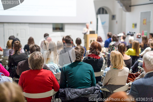 Image of Man giving presentation in lecture hall at university.