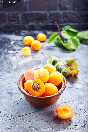 Image of fresh apricots