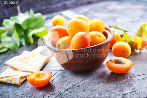 Image of fresh apricots