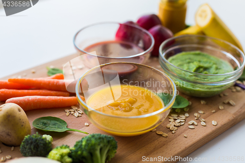 Image of vegetable puree or baby food in glass bowls