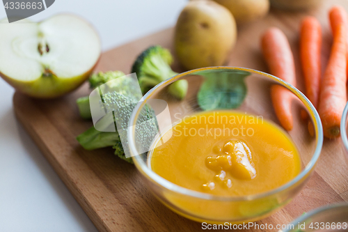 Image of vegetable puree or baby food in glass bowl