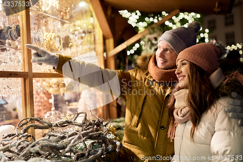 Image of happy couple at christmas market shop window
