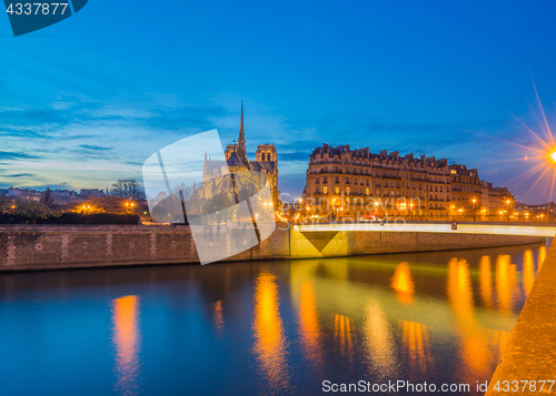 Image of Notre Dame Cathedral with Paris cityscape at dus