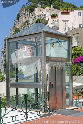 Image of Lift Capri