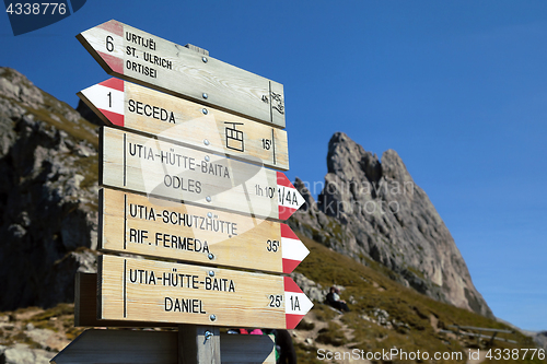 Image of Singpost in the Dolomites