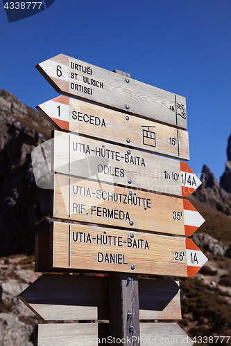 Image of Singpost in the Dolomites