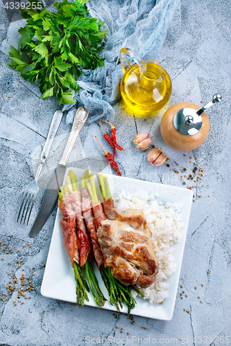 Image of rice with asparagus and meat