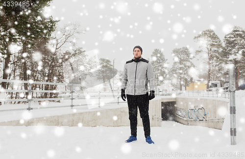 Image of sports man in winter outdoors