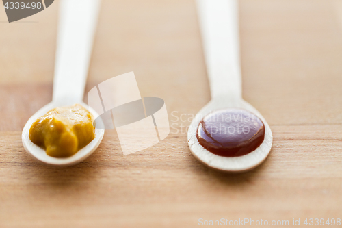 Image of vegetable or fruit puree or baby food in spoons