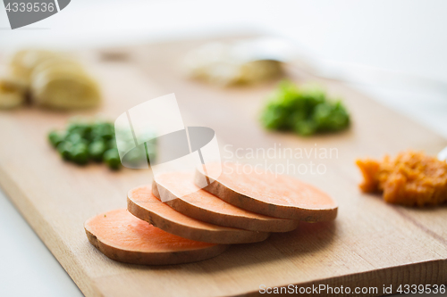 Image of sliced pumpkin on wooden board
