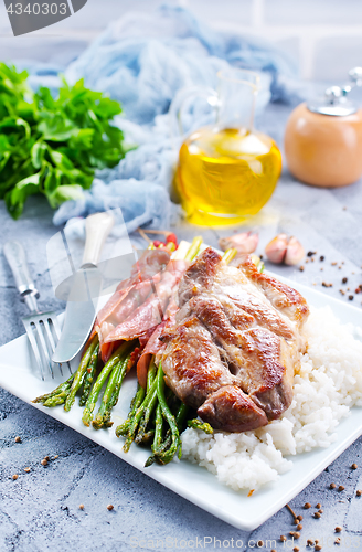 Image of rice with asparagus and meat