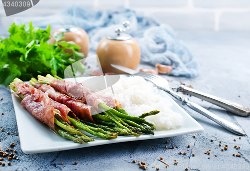 Image of rice with asparagus and meat