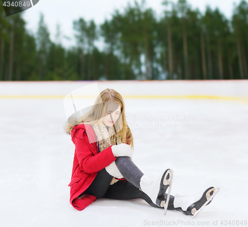 Image of young woman with knee injury on skating rink