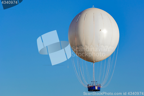 Image of Balloon in the sky.